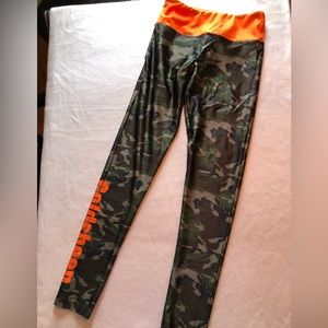 Goldsheep Camo blaze, full length high waisted leggings, L, like new condition!